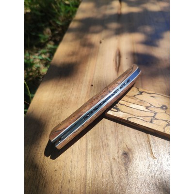 Couteau pliant en hêtre échauffé, guillochage, fait artisanalement à la main dans mon atelier à Strasbourg